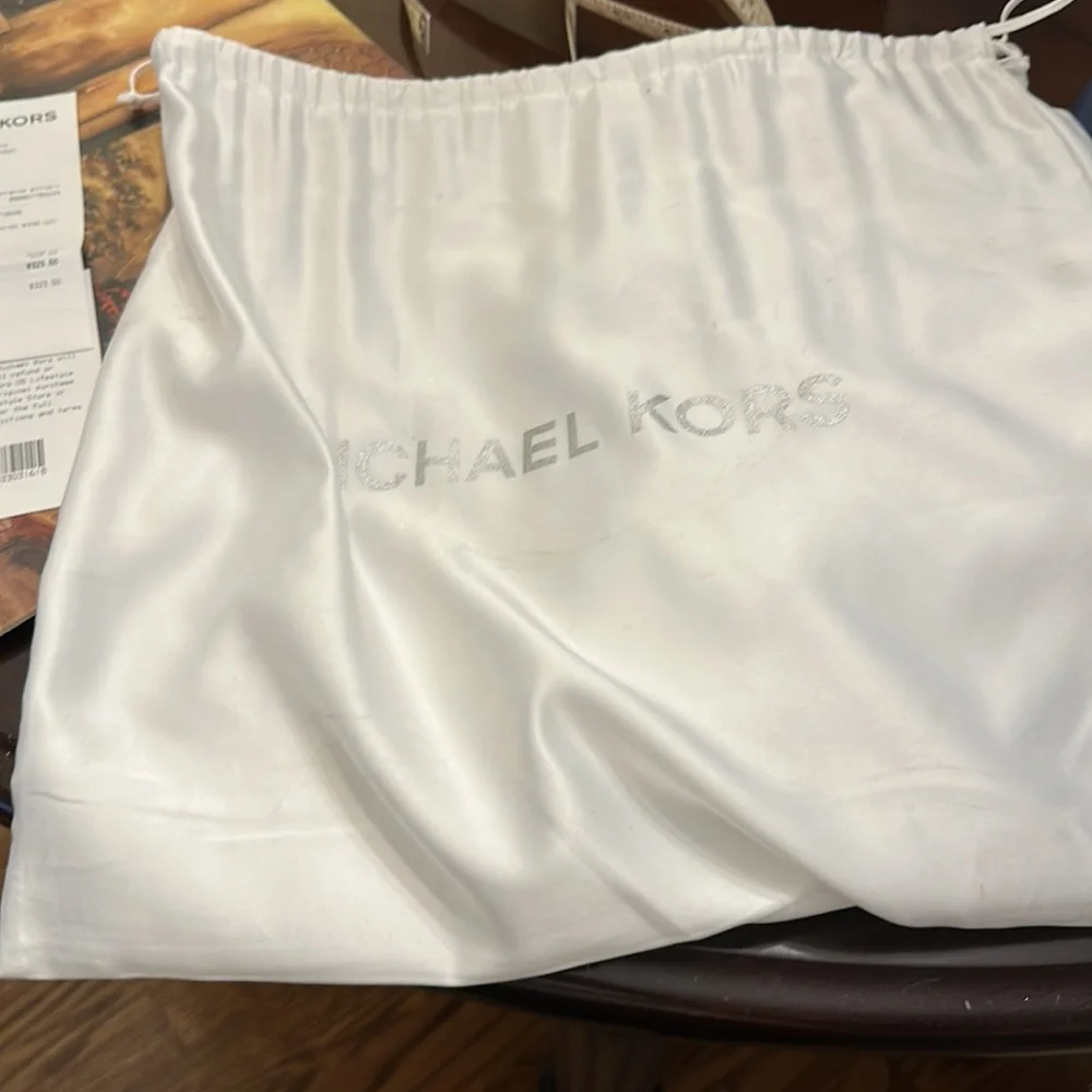 Michael Kors Blakely Bright Red messenger bag NWT - Picture 14 of 15